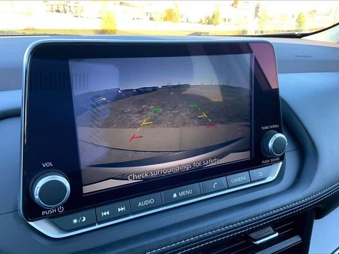 Used 2023 Nissan Rogue SV image 15