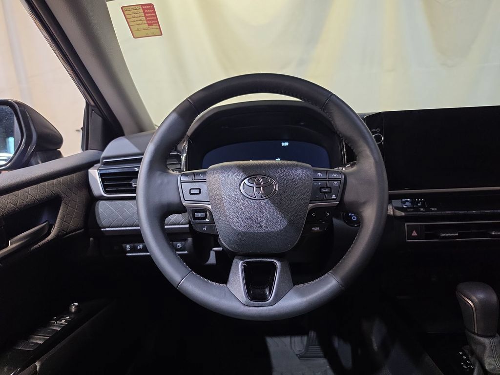 Used 2025 Toyota Camry XLE FWD image 11