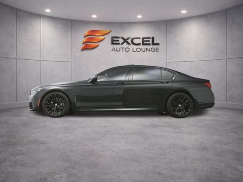 Used 2022 BMW 740i w/ M Sport Package RWD image 59