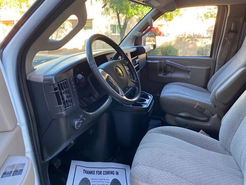 Used 2017 Chevrolet Express 3500 Extended image 38