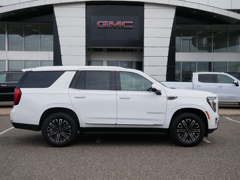 Used 2025 GMC Yukon Elevation AWD/4WD image 2