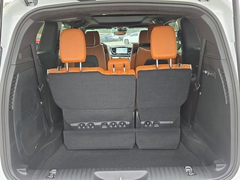 New 2026 Chrysler Pacifica Pinnacle image 9