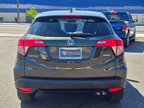Used 2018 Honda HR-V EX image 7