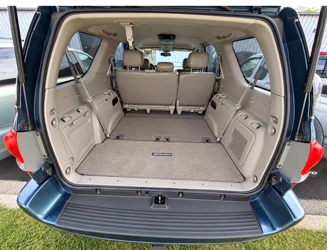 Used 2007 Toyota Sequoia SR5 AWD/4WD image 17
