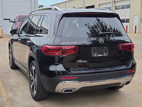 Used 2025 Mercedes-Benz GLB 250 4MATIC image 3