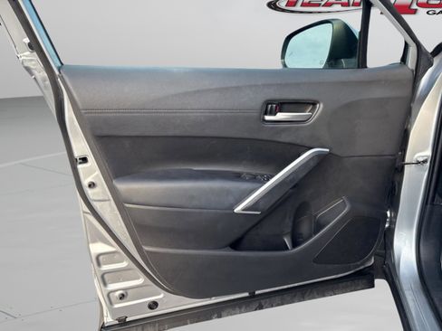 Used 2022 Toyota Corolla Cross XLE image 27