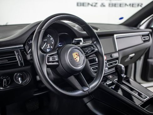 Used 2023 Porsche Macan AWD/4WD image 21