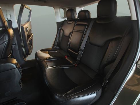 Used 2019 Jeep Compass Latitude AWD/4WD image 14