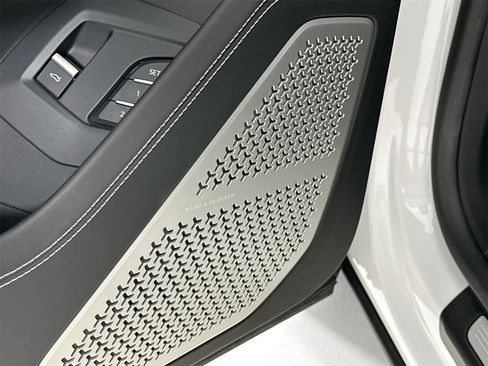 Used 2021 Lamborghini Urus Base image 19