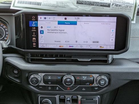 New 2025 Jeep Gladiator Sport image 17