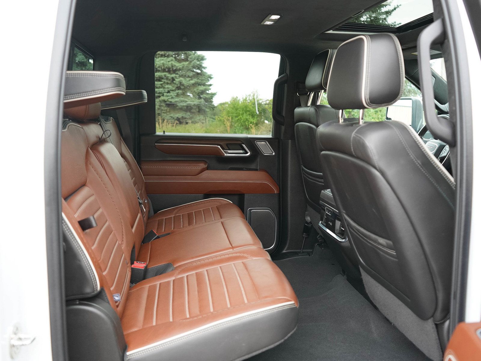 Used 2024 GMC Sierra 2500 Denali Ultimate AWD/4WD image 12