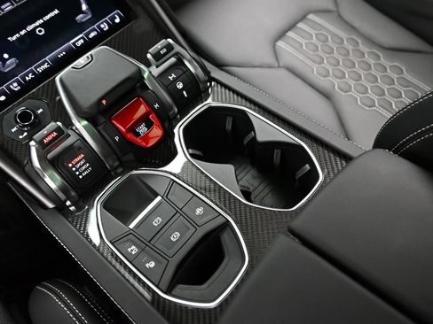 Used 2024 Lamborghini Urus Performante AWD/4WD image 24