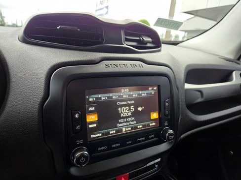 Used 2017 Jeep Renegade Altitude AWD/4WD image 27