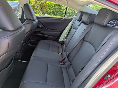 Used 2022 Lexus ES 350 w/ Premium Package FWD image 13