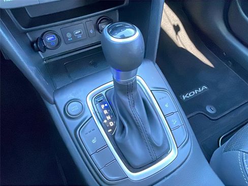 Used 2021 Hyundai Kona Limited image 28