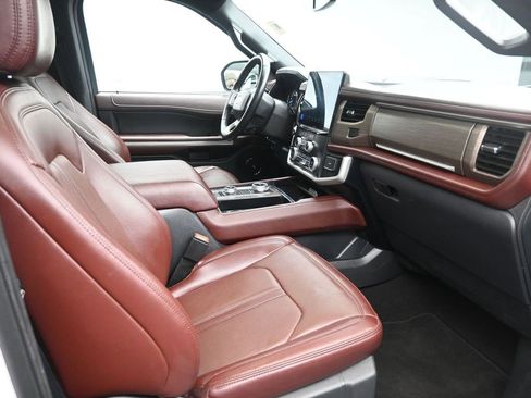 Used 2024 Ford Expedition Limited image 30