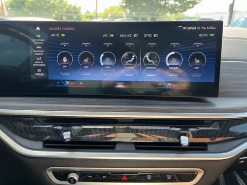 Used 2023 BMW X7 xDrive40i w/ M Sport Package AWD/4WD image 21