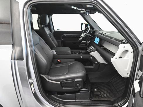 Used 2023 Land Rover Defender 90 S image 31