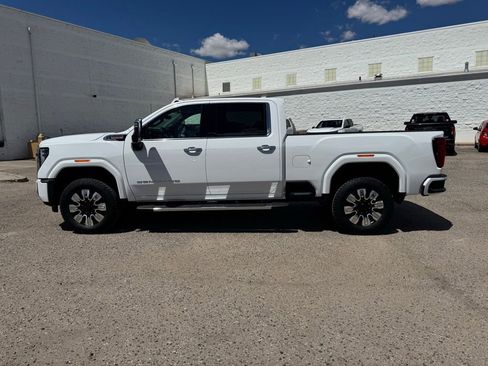 Used 2025 GMC Sierra 2500 Denali w/ Denali Reserve Package AWD/4WD image 8