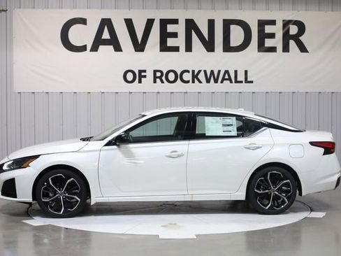 New 2025 Nissan Altima 2.5 SR w/ SR Premium Package image 4