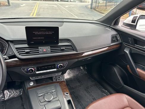 Used 2019 Audi Q5 2.0T Premium w/ Convenience Package AWD/4WD image 16