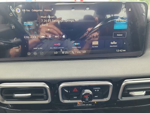 New 2026 Nissan Sentra SR w/ SR Premium Package FWD image 17
