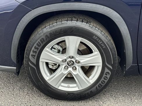 Used 2020 Toyota Highlander LE image 21