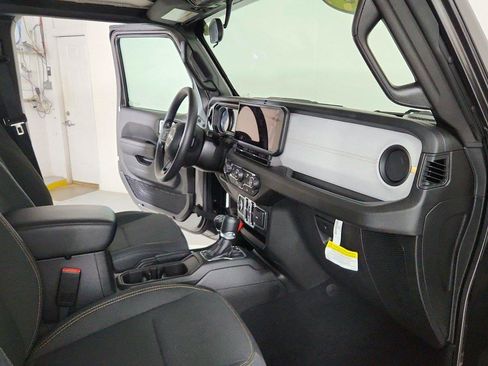 Used 2025 Jeep Gladiator Sport AWD/4WD image 26