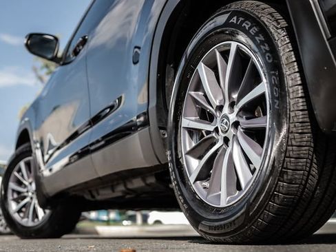 Used 2019 Toyota Highlander XLE AWD/4WD image 18
