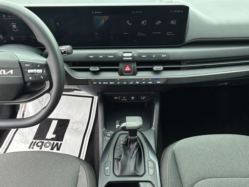 Used 2025 Kia K4 FWD image 32