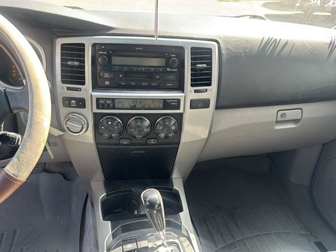 Used 2005 Toyota 4Runner SR5 AWD/4WD image 10