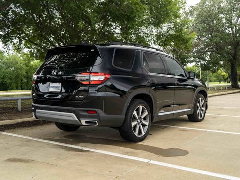 Used 2025 Honda Pilot Elite image 8
