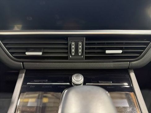 Used 2022 Porsche Cayenne Platinum Edition AWD/4WD image 36