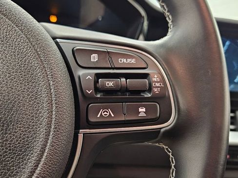 Used 2022 Kia Niro EX image 26