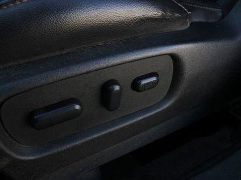 Used 2014 Ford Explorer XLT w/ Equipment Group 202A FWD image 3
