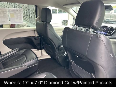 Used 2022 Chrysler Pacifica Touring-L FWD image 28