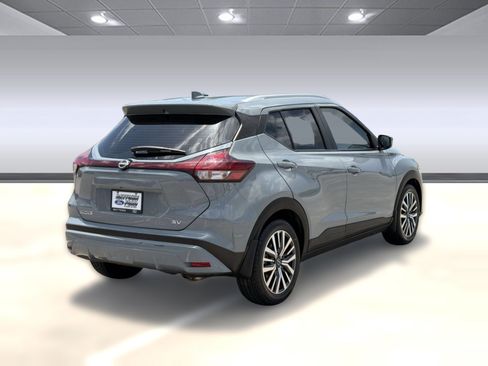 Used 2022 Nissan Kicks SV w/ Interior Electronics Package FWD image 9