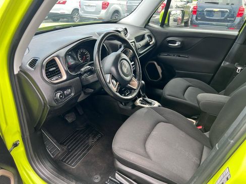 Used 2017 Jeep Renegade Latitude w/ Cold Weather Group AWD/4WD image 17