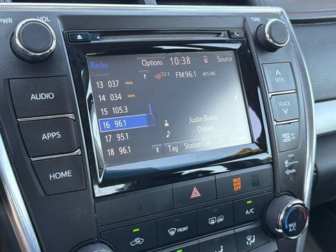 Used 2015 Toyota Camry SE FWD image 17