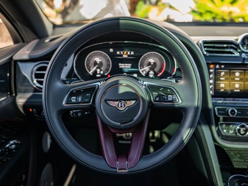 Used 2023 Bentley Bentayga Speed image 30