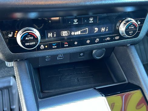 Used 2024 Mitsubishi Outlander SEL image 23