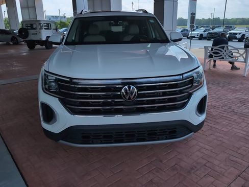Used 2025 Volkswagen Atlas SE AWD/4WD image 10