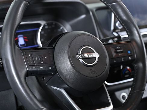 Used 2022 Nissan Rogue SV w/ SV Premium Package image 13