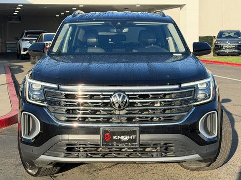 Used 2025 Volkswagen Atlas SE FWD image 4