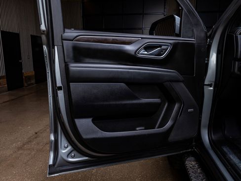 Used 2023 Chevrolet Suburban Z71 w/ Luxury Package image 38