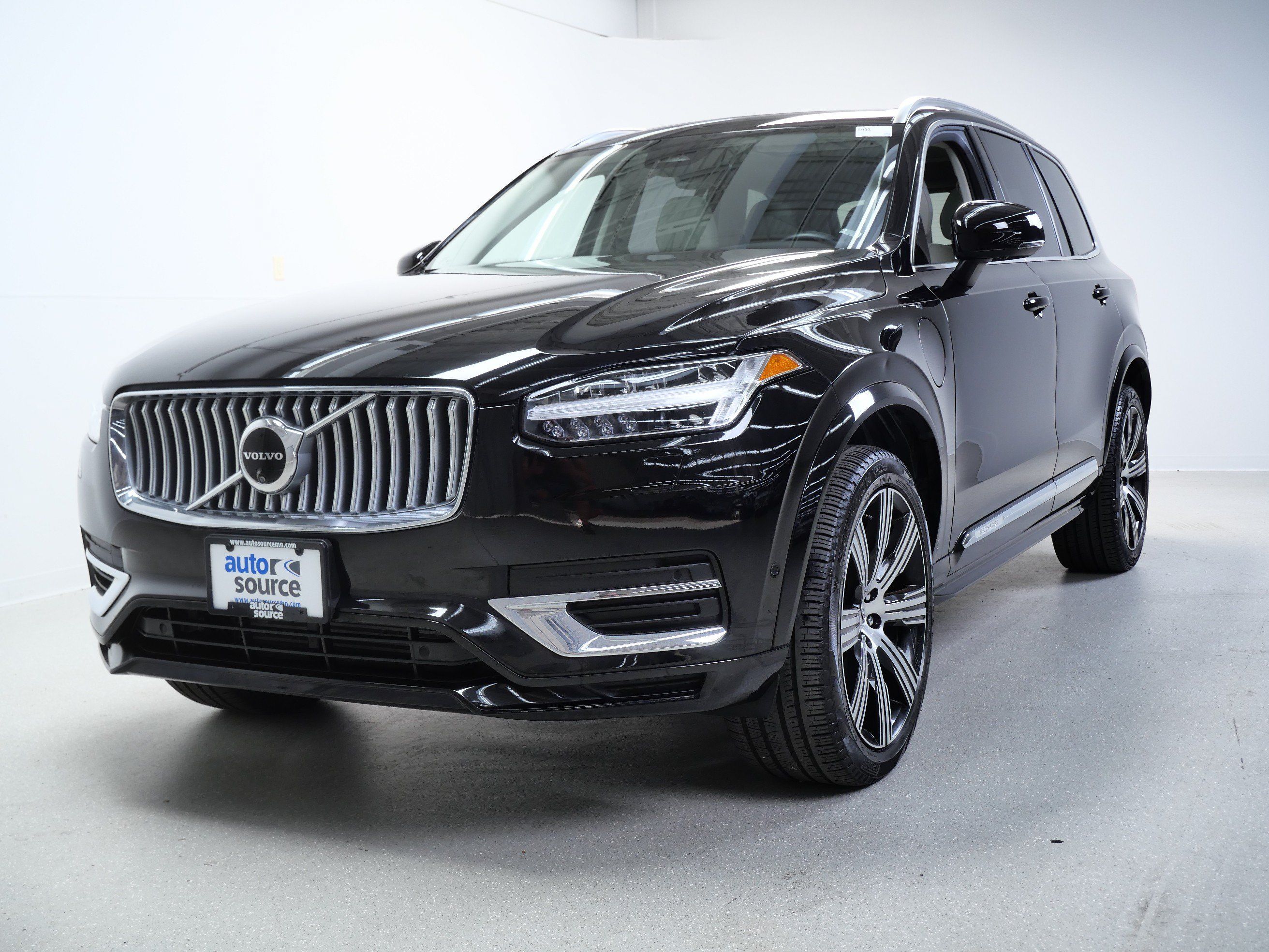 Used 2024 Volvo XC90 T8 Plus w/ Protection Package Premier AWD/4WD image 12