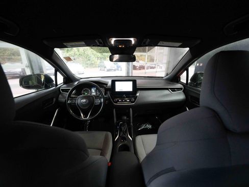 Used 2023 Toyota Corolla Cross SE image 19