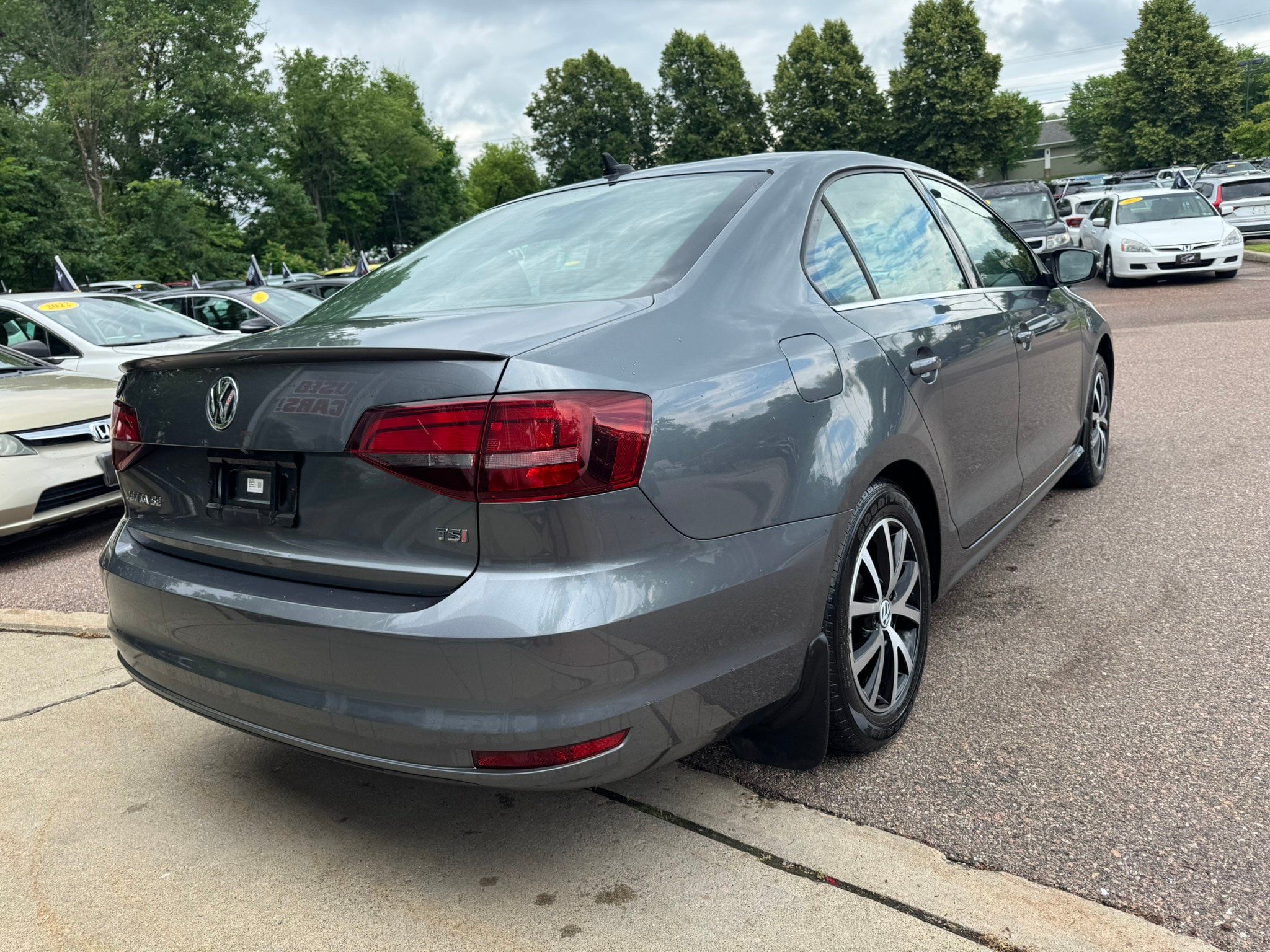 Used 2017 Volkswagen Jetta SE FWD image 7
