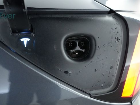 Used 2023 Tesla Model 3 Standard Range image 10