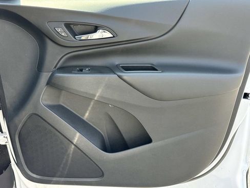 Used 2022 Chevrolet Equinox LT w/ LPO, Floor Liner Package FWD image 18